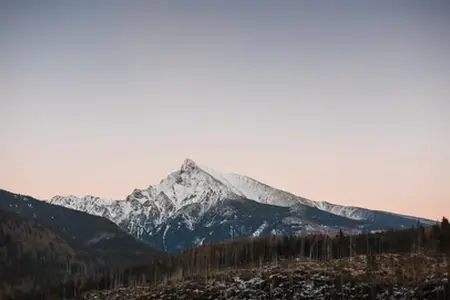 Nakup slovaške e-vinjete: možnosti potovanja za raziskovanje Slovaške z avtom.