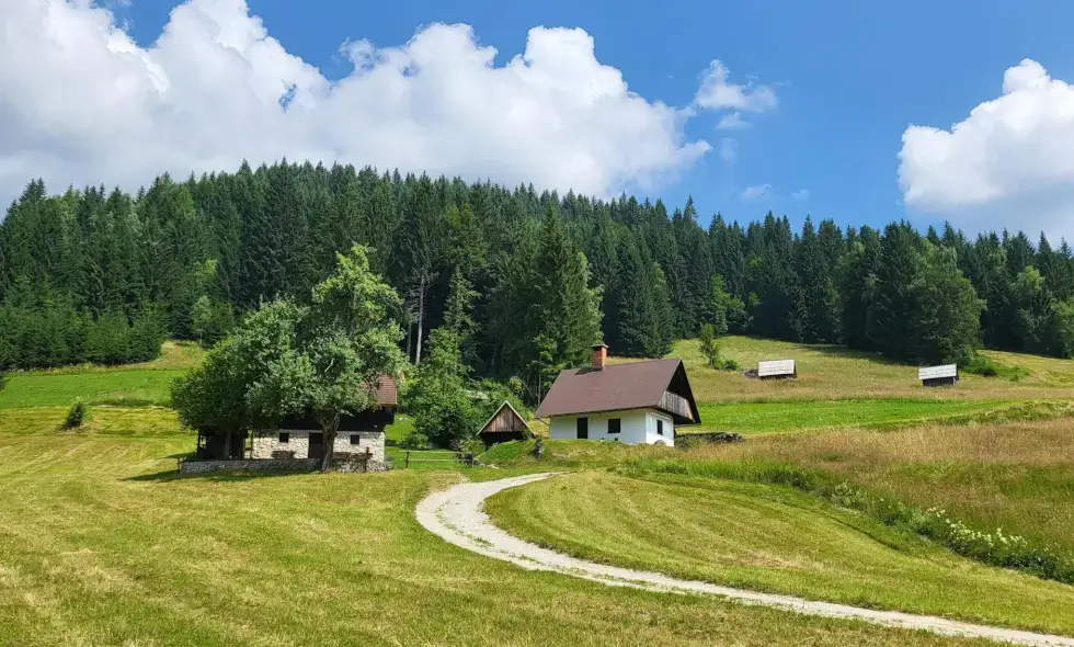 Cestovanie po diaľnici v Slovinsku: Objavme pamiatky